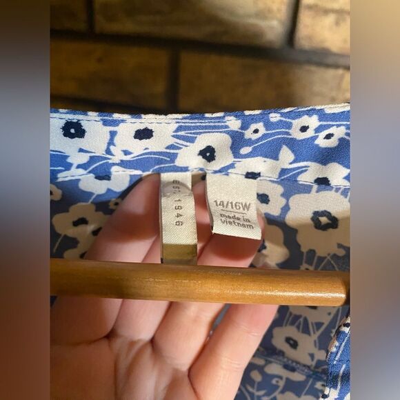 ‎Gorgeous C EST. 1946 floral top - Picture 6 of 8